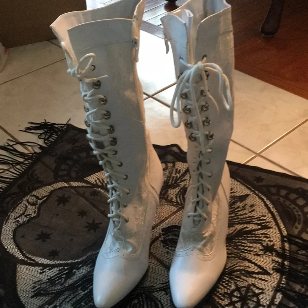 NWOT White “Good Witch” or Bride Dressy Boot - Picture 1 of 7